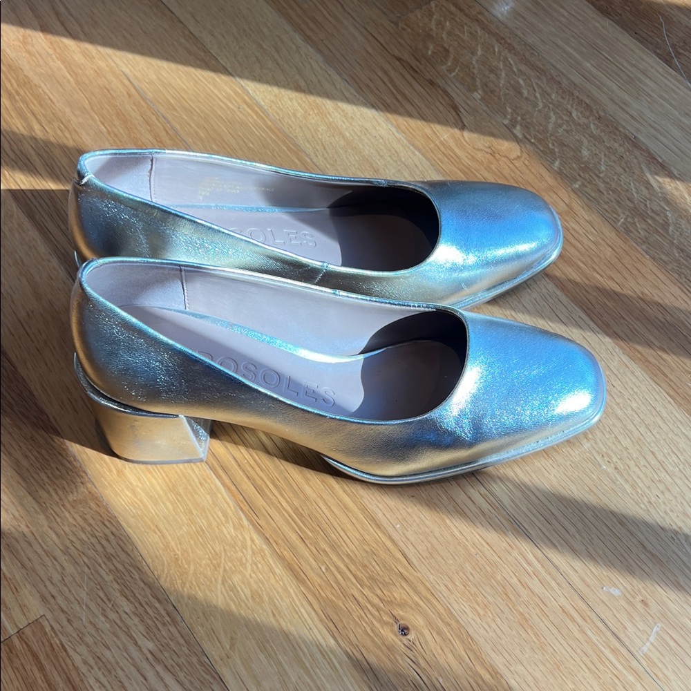 AEROSOLES Metallic Gold Heels